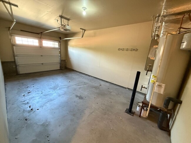 Building Photo - NW Bend 3 Bed/2.5 Bath Villa - Schaeffer D...
