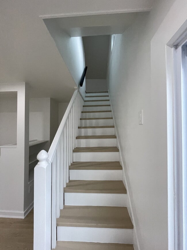 Building Photo - 107 Shoup St