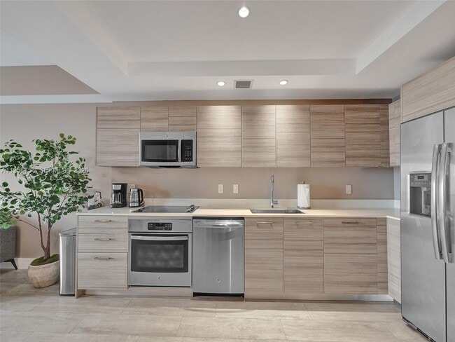 Building Photo - 121 NE 34th St