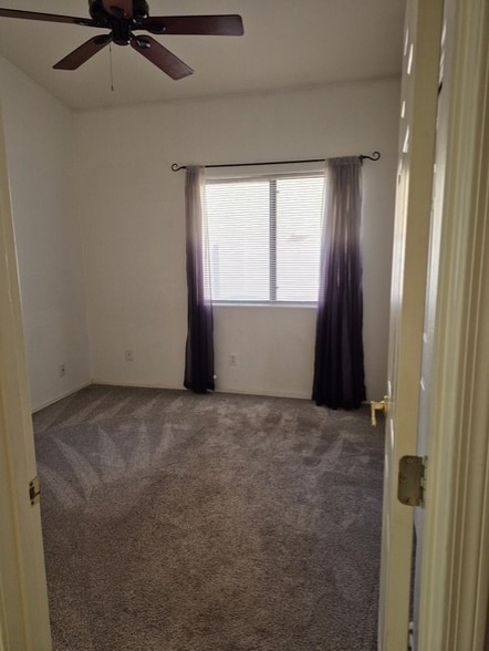 Building Photo - 1870 E Drake Dr