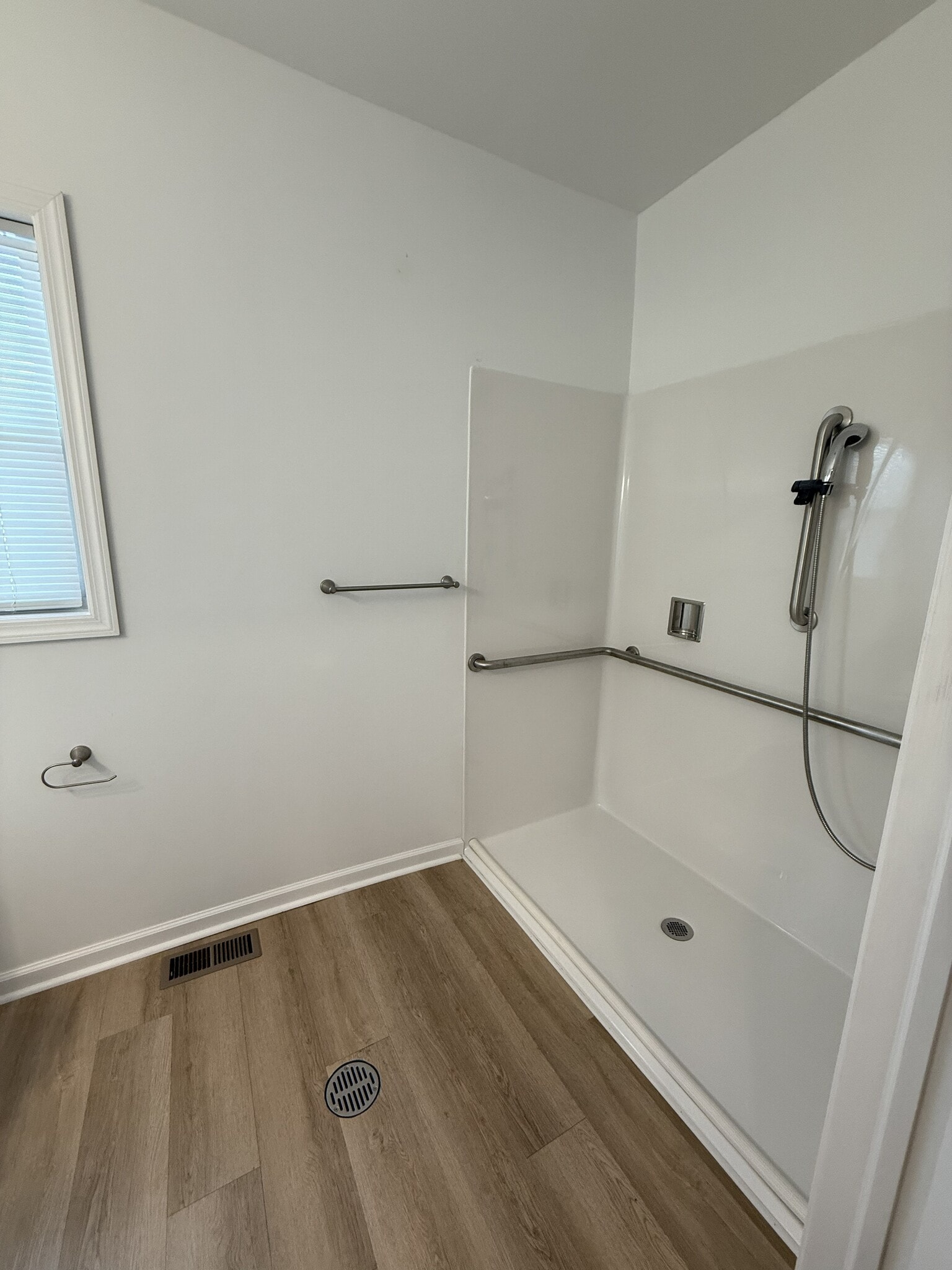 Building Photo - 732 W 3rd St