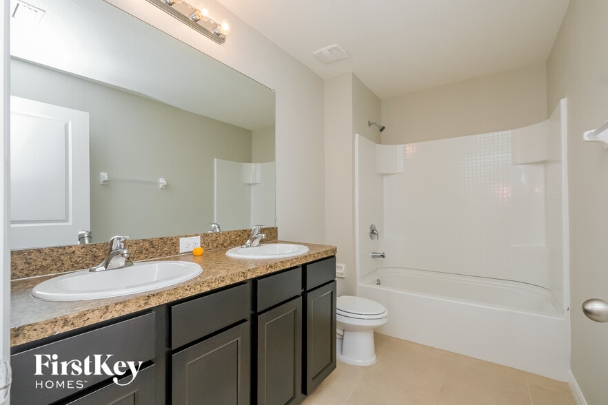 Building Photo - 36146 Carriage Pine Ct