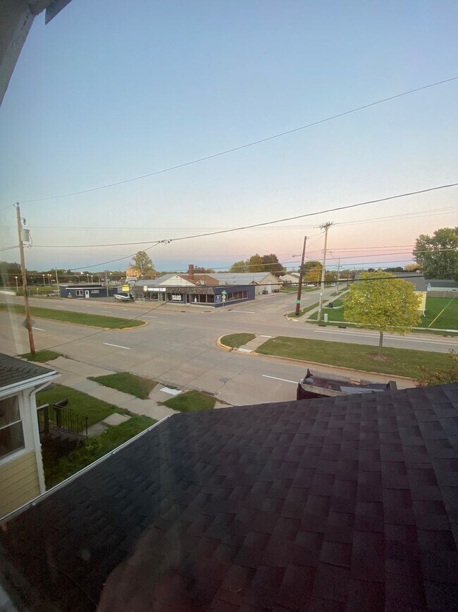 Building Photo - 1207 N Sawyer St