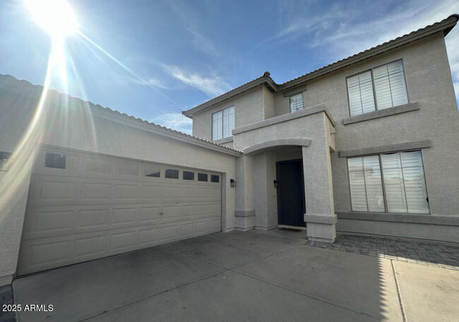 Primary Photo - 90 W Beechnut Pl