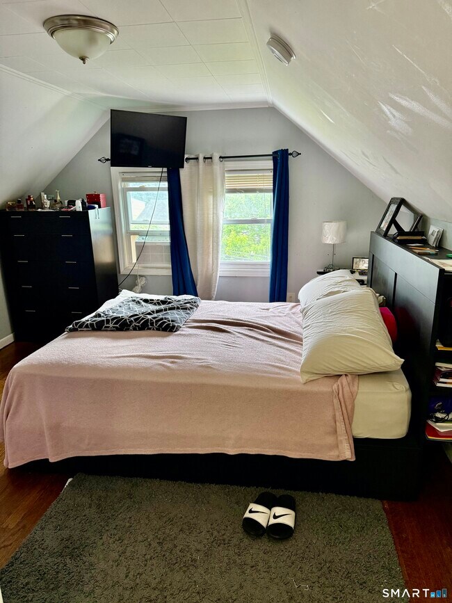 Building Photo - 15 Edwards St