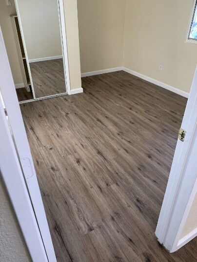 Building Photo - CHARMING 2-BEDROOM APARTMENT WITH NEW LAMI...