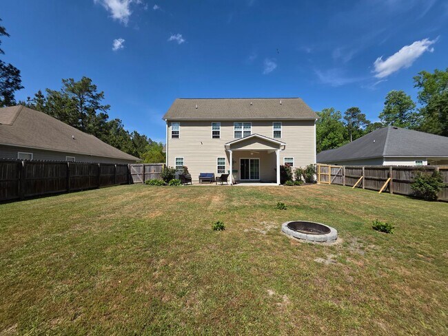 Building Photo - 4 Bedroom 2.5 Bath Carolina Plantation