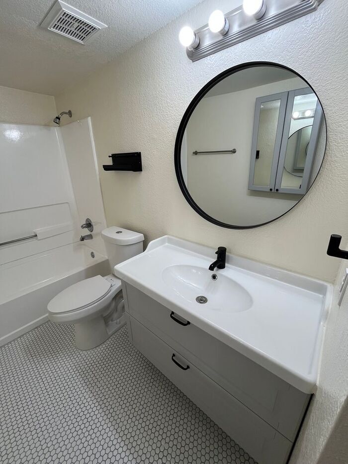 Building Photo - 1201 S McClintock Dr