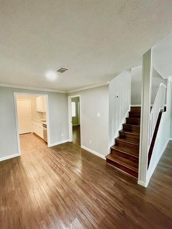 Building Photo - 7700 Creekbend Dr