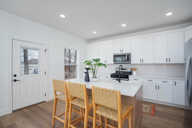 Building Photo - 1367 N Harper Ridge Dr