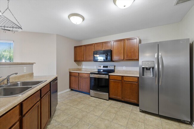 Building Photo - 898 Stonehurst Dr