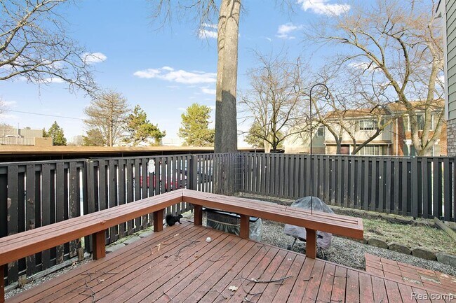 Building Photo - 2050 Wickham St