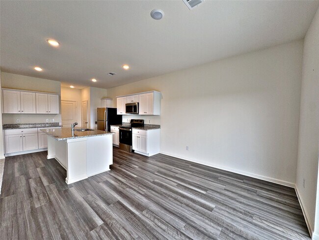 Building Photo - 8431 Vacek Xing Wy