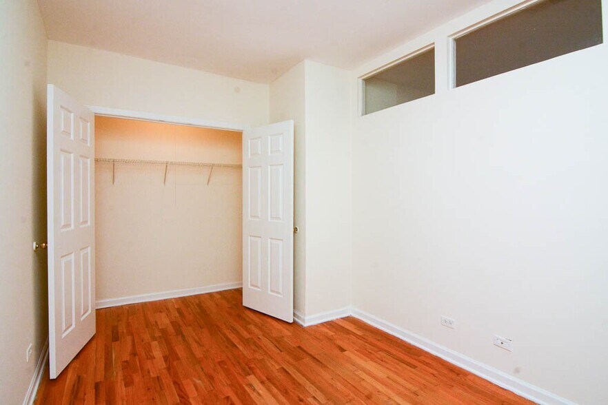 Building Photo - 909 W Dakin St