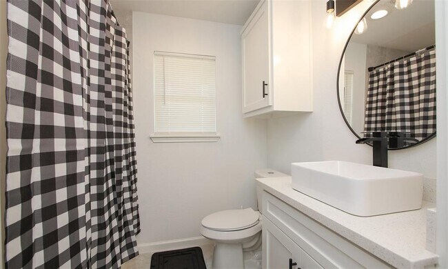 Building Photo - 8103 Marcy Dr