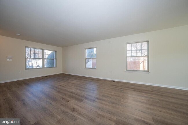 Building Photo - 1331 S Lawrence St