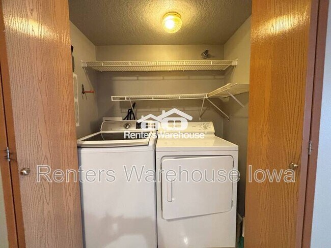 Building Photo - 10151 Sutton Pl