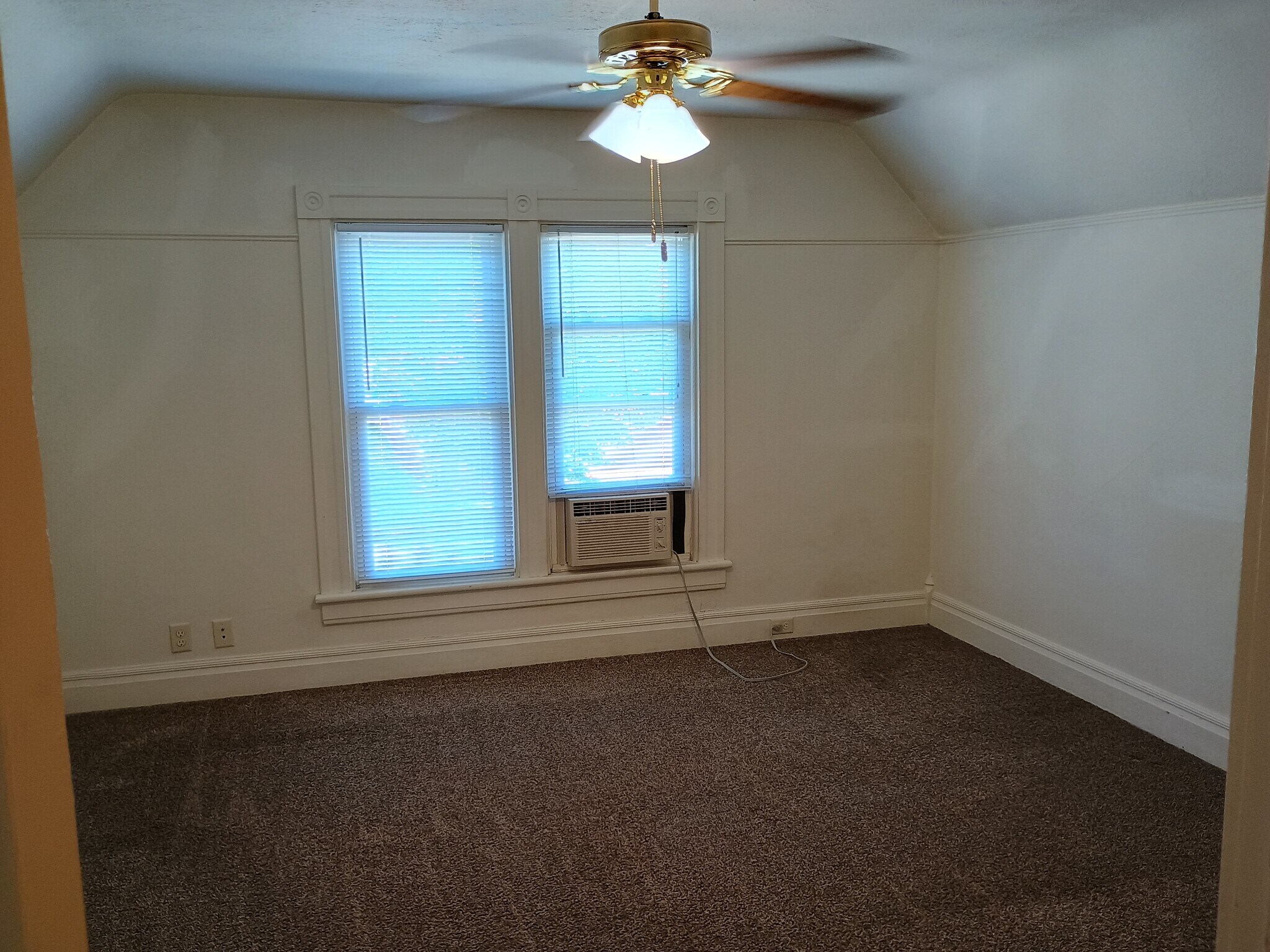 Master Bedroom - 107 N Park Ave