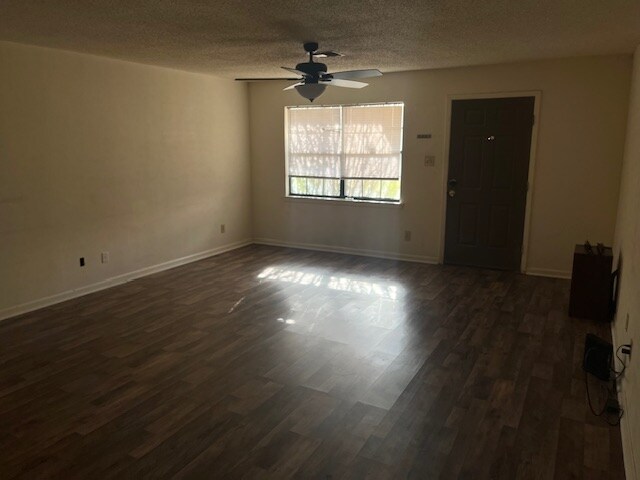 Building Photo - 226 Wall Dr