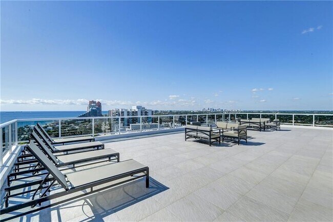 Building Photo - 2841 N Ocean Blvd