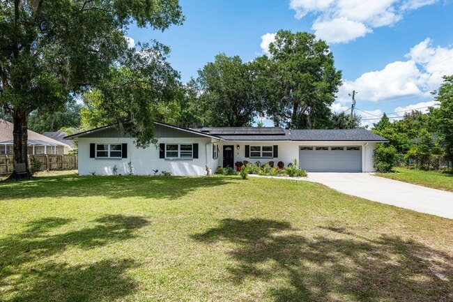Building Photo - Beautiful 4/3 home With Attached Mother In...