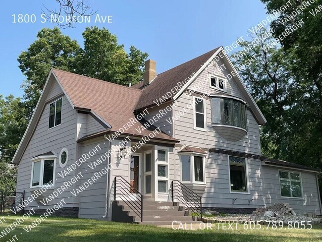 Building Photo - 1800 S Norton Ave