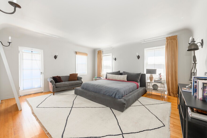 Primary 1bedroom with small balcony - 148 S Orange Dr