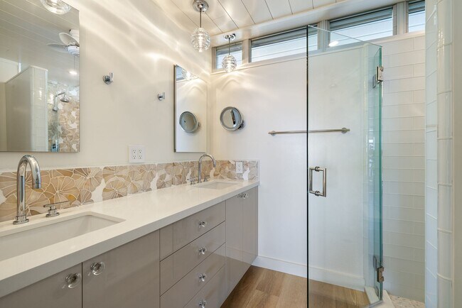 Building Photo - Sans Souci Unit #507