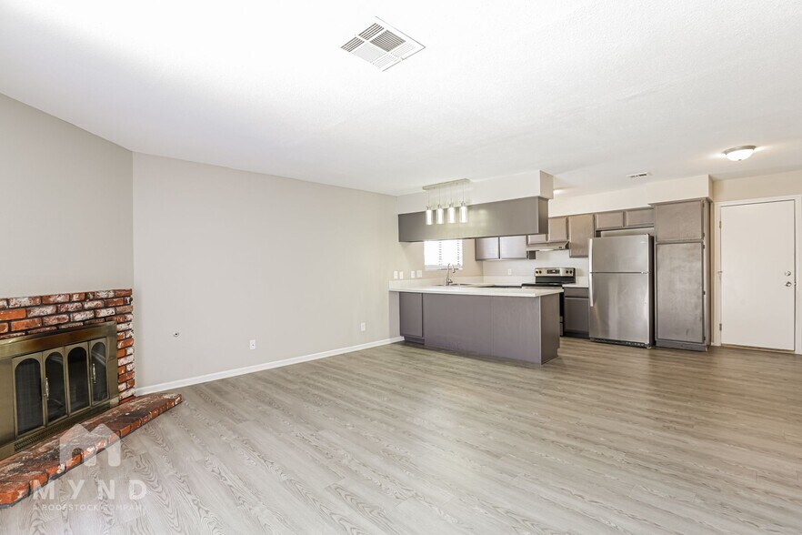 Building Photo - 261 Queen Marie Ct