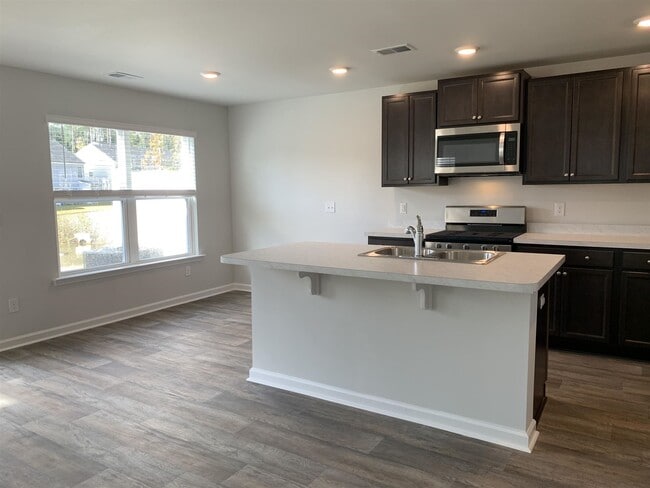 Building Photo - 235 Spencer Cir