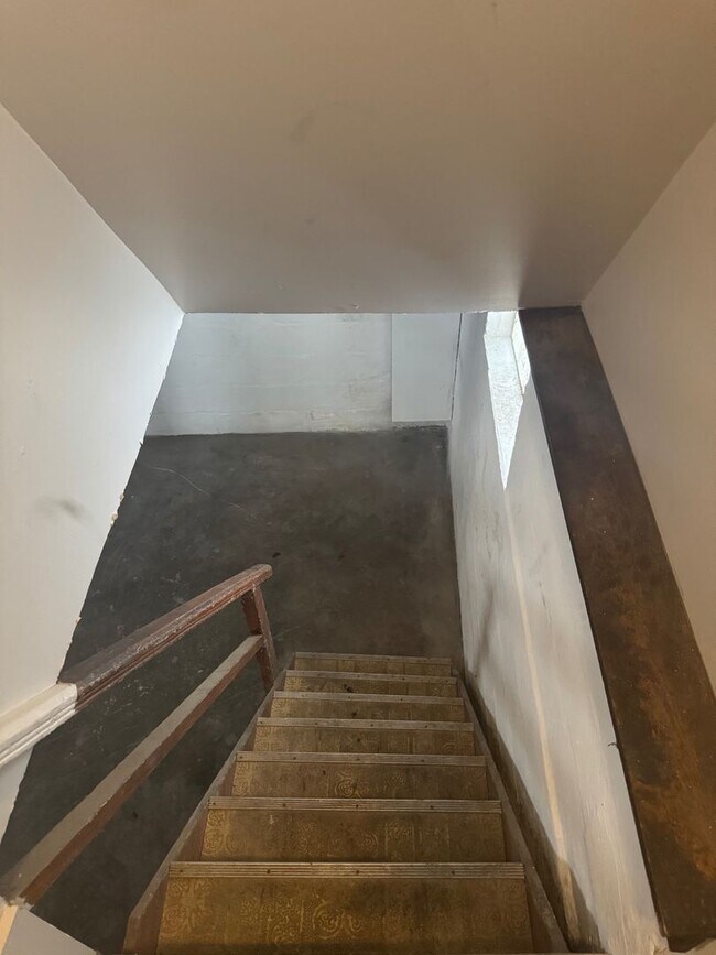 Building Photo - Well-Maintained 3-Bedroom Single-Family Home – $1,450 Rent | Cleveland