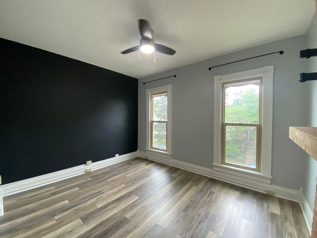 Building Photo - Harrison West 2 Bedroom