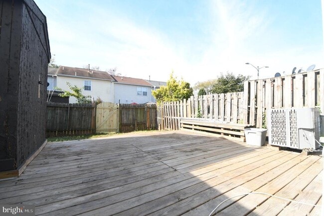 Building Photo - 8635 Union Pl