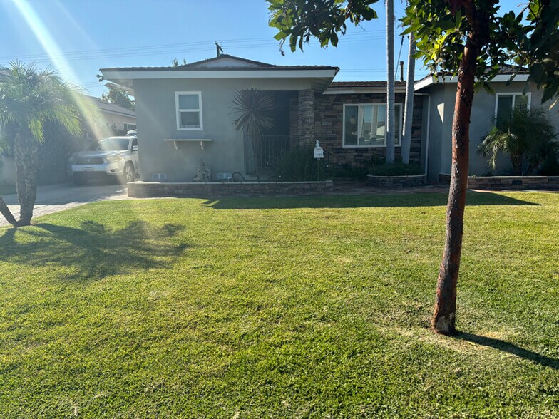 Building Photo - 9703 Richeon Ave
