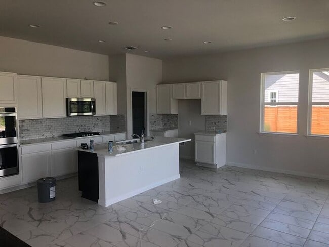 Building Photo - Elegant 4 BR 3.5 BA and 1 Office/Bedroom Convertible Home with Modern Amenities