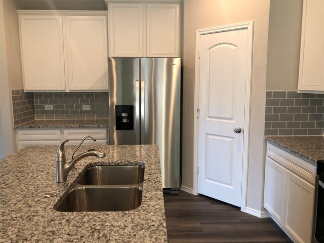 Building Photo - 9224 Inland Leather Ln