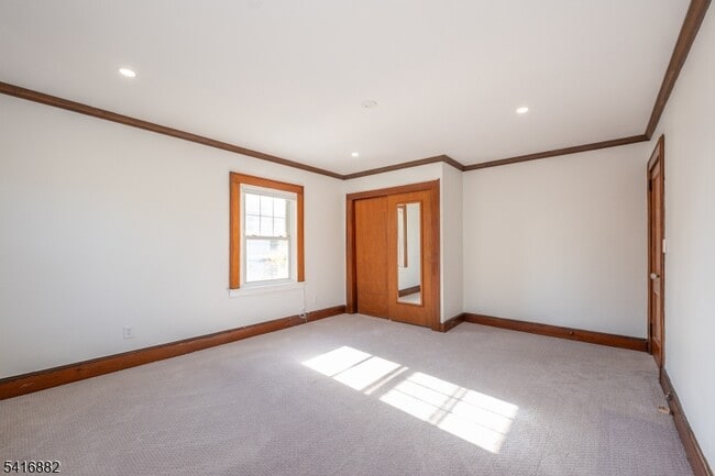 Building Photo - 176 Grove Ave