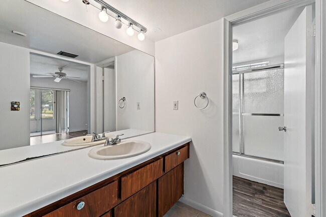 Building Photo - 5570 Tamberlane Cir