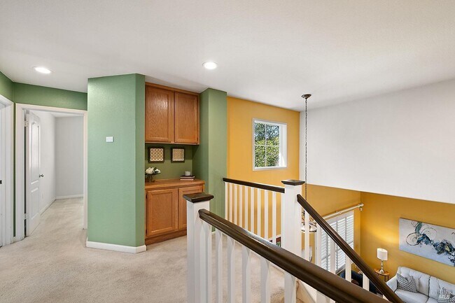 Building Photo - Two Level Home in Windsor with 4 Bedroom and 3 full Bath