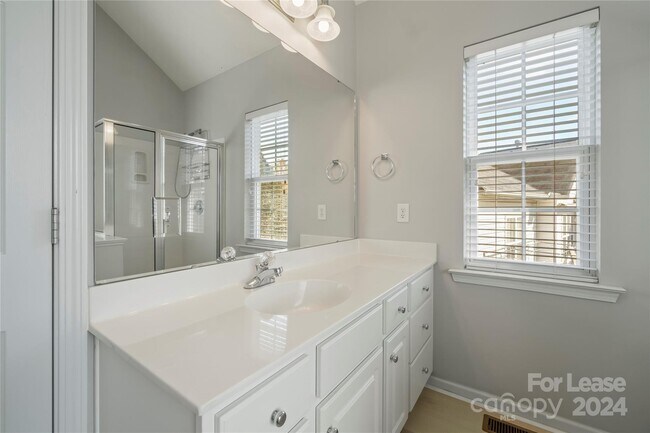 Building Photo - 20309 Northport Dr