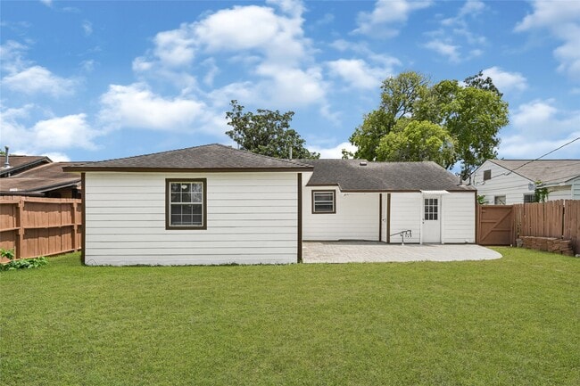 Building Photo - 3302 Stallings Dr