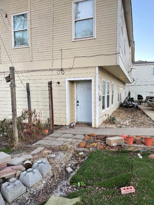 Building Photo - 9713 Sycamore Dr