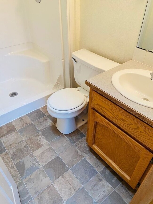Building Photo - 4 Bedroom, 3 Bath Ranch Style Home with 2 ...