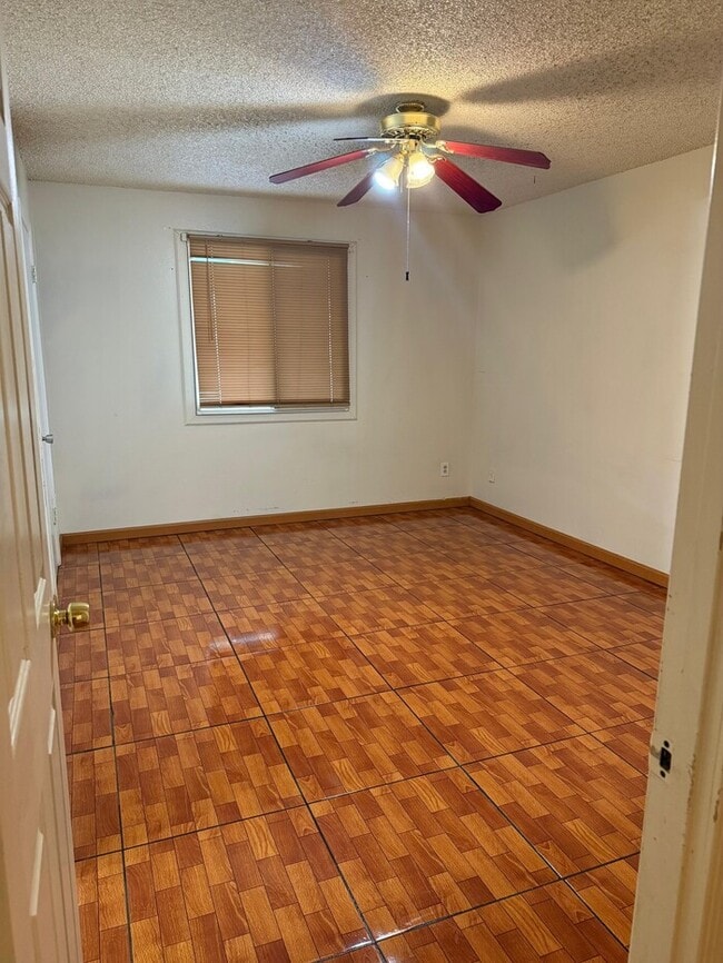 Building Photo - Centrally Located In Phoenix