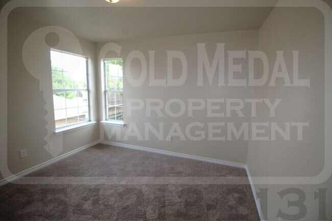 Building Photo - 4008 Cambridge Dr