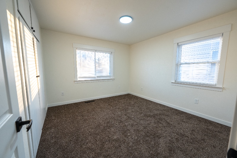 Building Photo - 945 N 7th E St