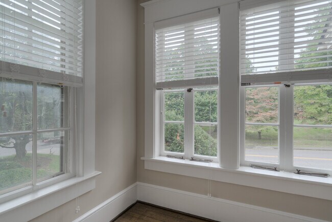 Building Photo - 207 Otey St