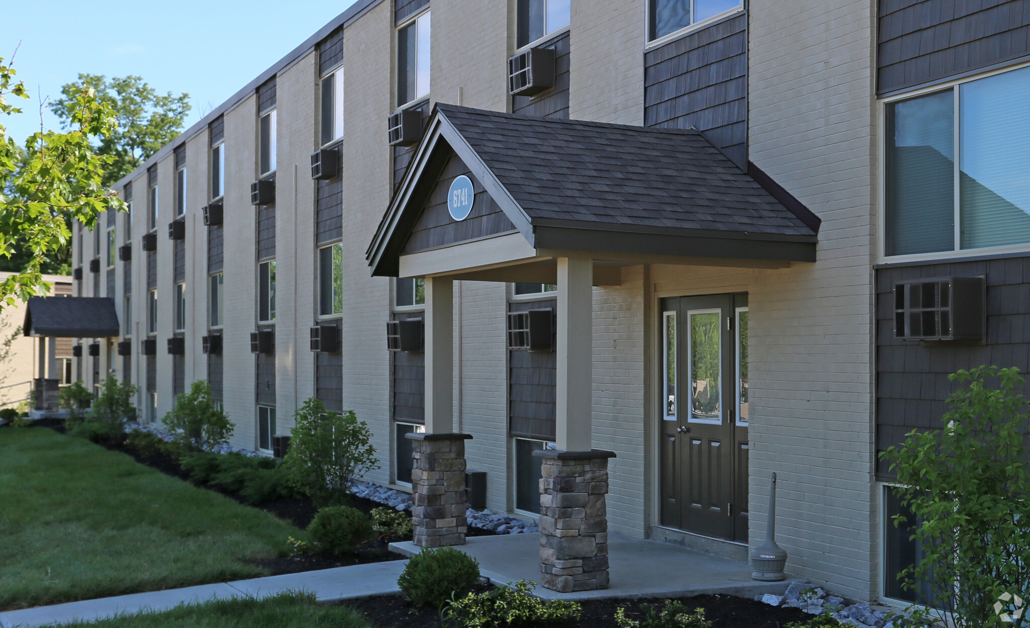 Exterior View - Champion Club Apartments