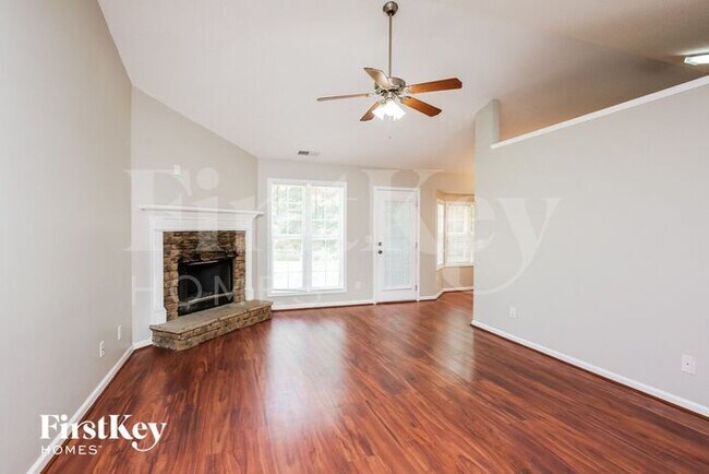 Building Photo - 803 Kenwood Ln