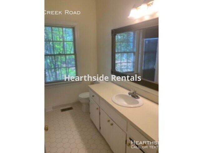 Building Photo - 215 Bent Creek Dr